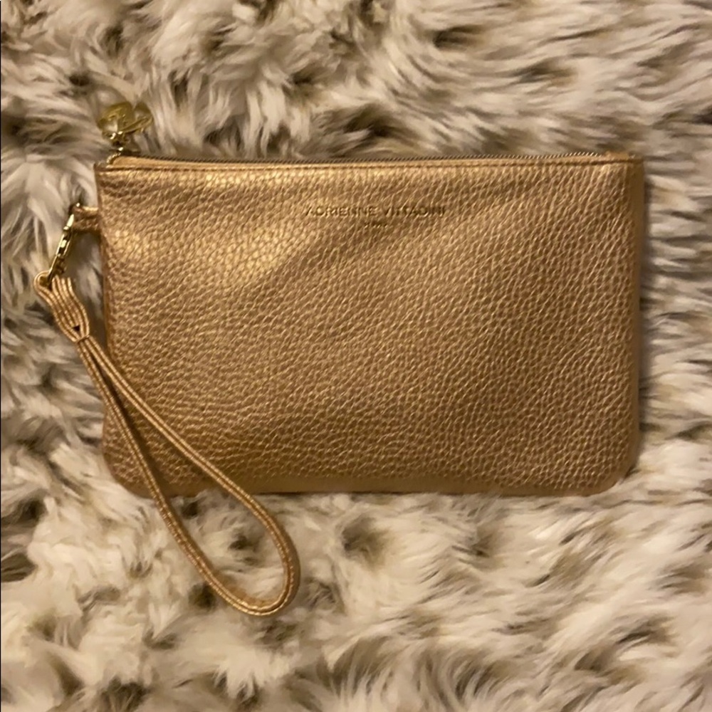 🔴Adrienne Vittadini Chargeable Wristlet